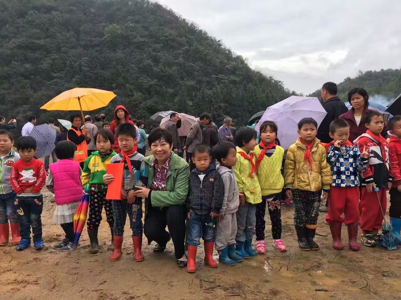 或溜着跨江的钢索